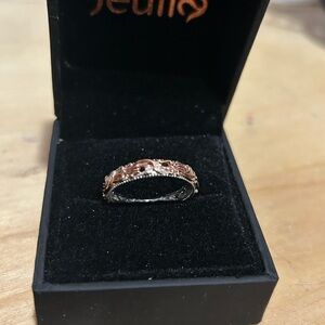 Jeulia Rose Gold and Silver Moissanite floral leaf sterling silver band
